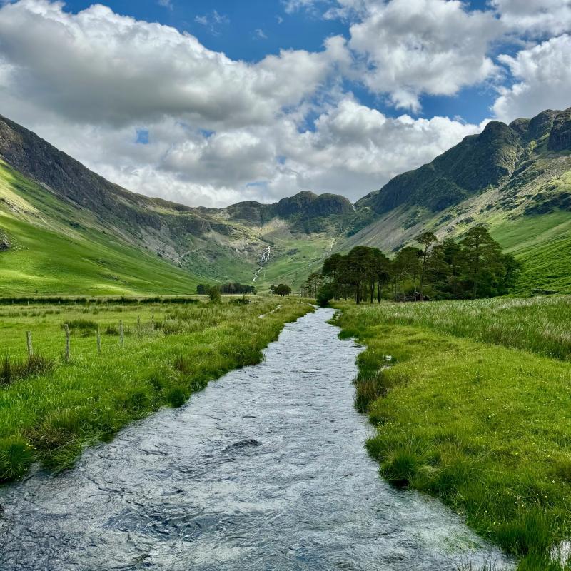 berglandschap met rivier